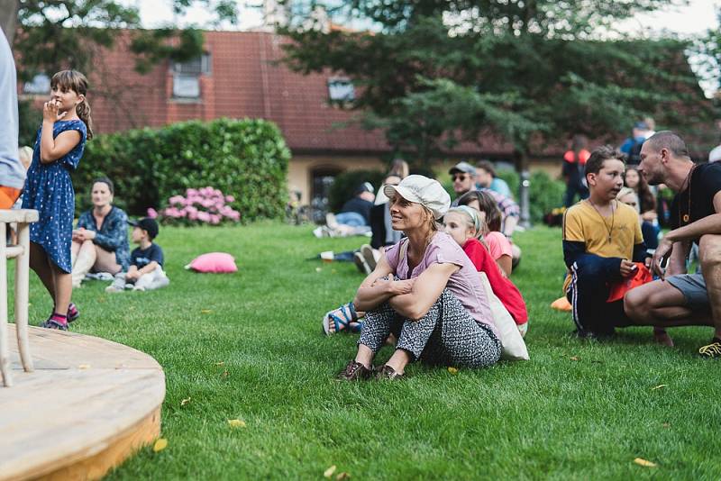 Festival Za dveřmi je... divadlo v rámci Živé ulice v Plzni.