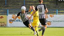 8. kolo FORTUNA ČFL, skupina A: FK Admira Praha - FK ROBSTAV Přeštice (na snímku fotbalisté ve žlutých dresech) 1:1 (0:1).