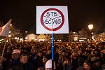 Lidé protestovali proti Ondráčkovi, na náměstí Republiky podepisovali petici.