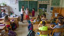 Žáci na 4. základní škole se seznamují se znakovým jazykem