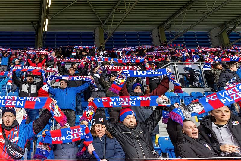 Fotbalisté Viktorie Plzeň podlehli na úvod ligového jara doma nečekaně Hradci Králové 1:2.