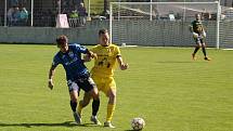 5. kolo FORTUNA ČFL, skupina A: FK ROBSTAV Přeštice (na snímku fotbalisté ve žlutých dresech) - TJ Jiskra Domažlice (modří) 5:1 (2:0).