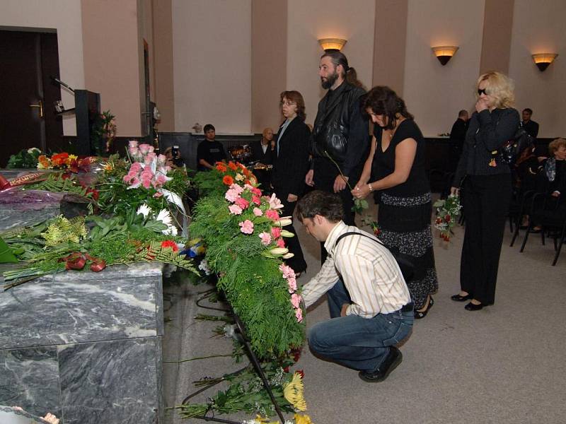 Na pohřeb Pavly Kapitánové dorazila celá řada umělců z hudební branže