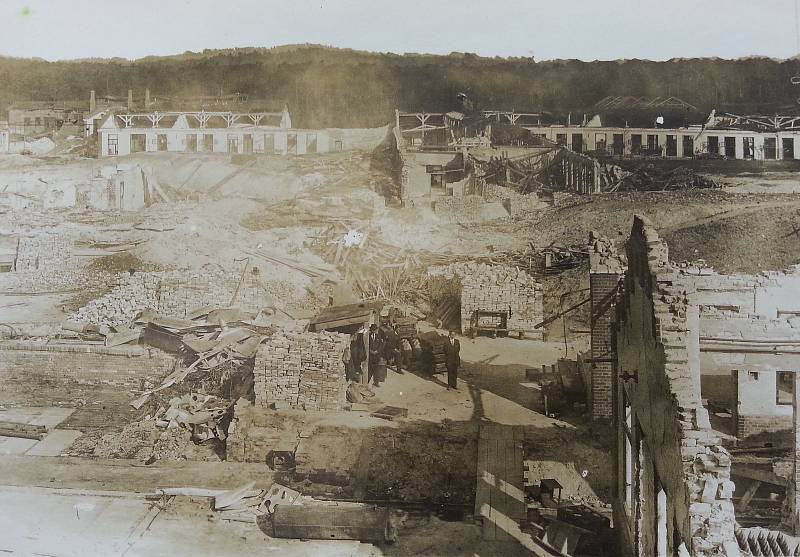 Areál bolevecké muničky po výbuchu.