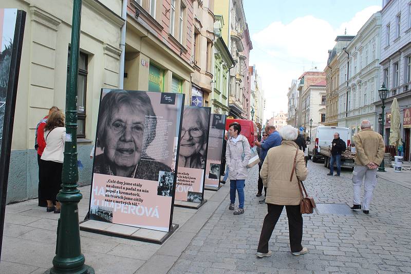 Výstava Století žen v Riegrově ulici.