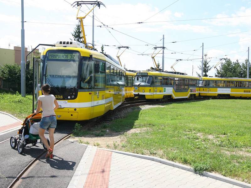 Odstavené tramvaje na točce v Mozartově ulici