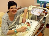 Jan Sutnar s maminkou Anetou Sutnarovvou v porodnice Fakultní nemocnice Plzeň