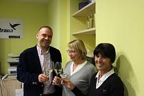 Martin Baxa, Ilona Mauritzová a Helena Řežábová slavili volební úspěch v plzeňském Modrém domě.