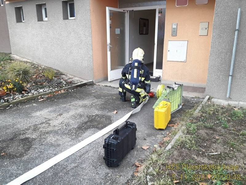 Únik plynu v bytovém domě v Manětínské ulici v Plzni.