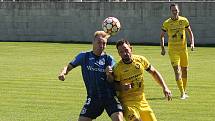 5. kolo FORTUNA ČFL, skupina A: FK ROBSTAV Přeštice (na snímku fotbalisté ve žlutých dresech) - TJ Jiskra Domažlice (modří) 5:1 (2:0).