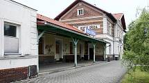 Ubytovna u nádraží v Horní Bříze, na které pravděpodobný pachatel bydlel