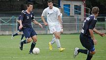 Fotbaloví starší dorostenci Viktorie Plzeň (bílé dresy) porazili Slovácko 4:1.