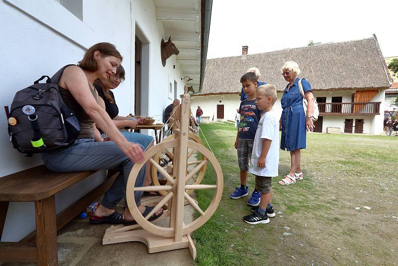 Selský dvůr U Matoušů je součástí původní bolevecké návsi, která je s typickou vesnickou architekturou 18. - 20. století památkově chráněná. Usedlost se skládá z velkého stavení, stodoly, sýpky, špýcharu a chlévů.