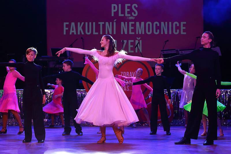 Ples Fakultní nemocnice Plzeň v plzeňském Parkhotelu.