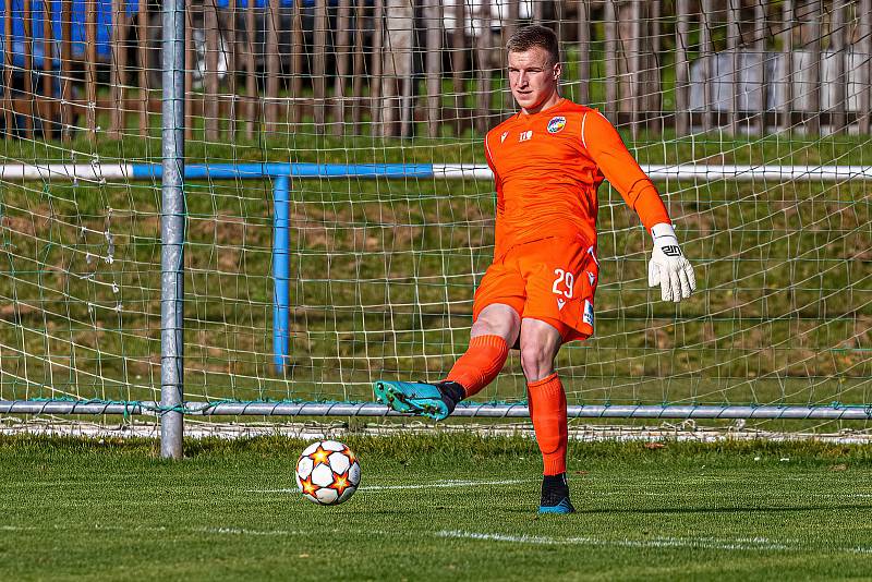 13. kolo FORTUNA ČFL, skupina A: FK ROBSTAV Přeštice (na snímku fotbalisté ve žlutých dresech) - FC Viktoria Plzeň B 1:2 (1:1).