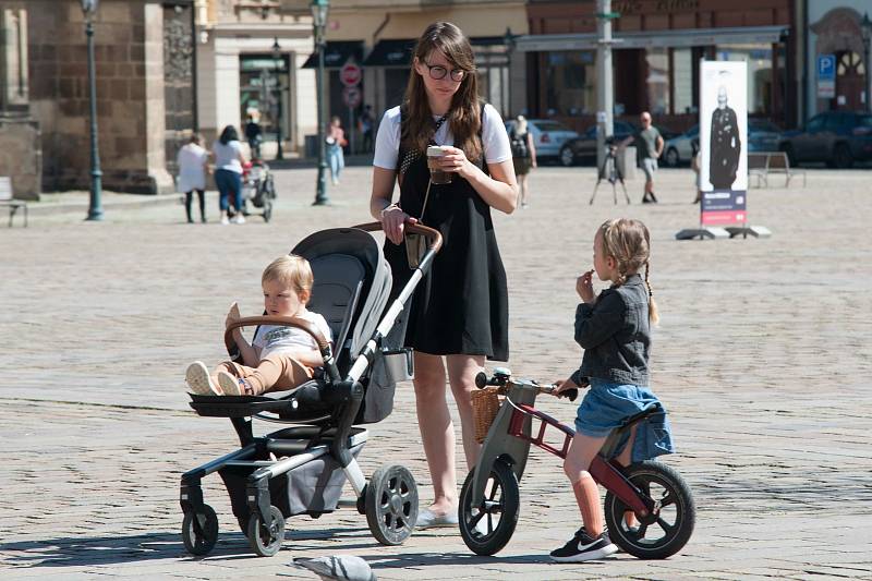 Centrum Plzně po rozvolnění protiepidemických opatření.