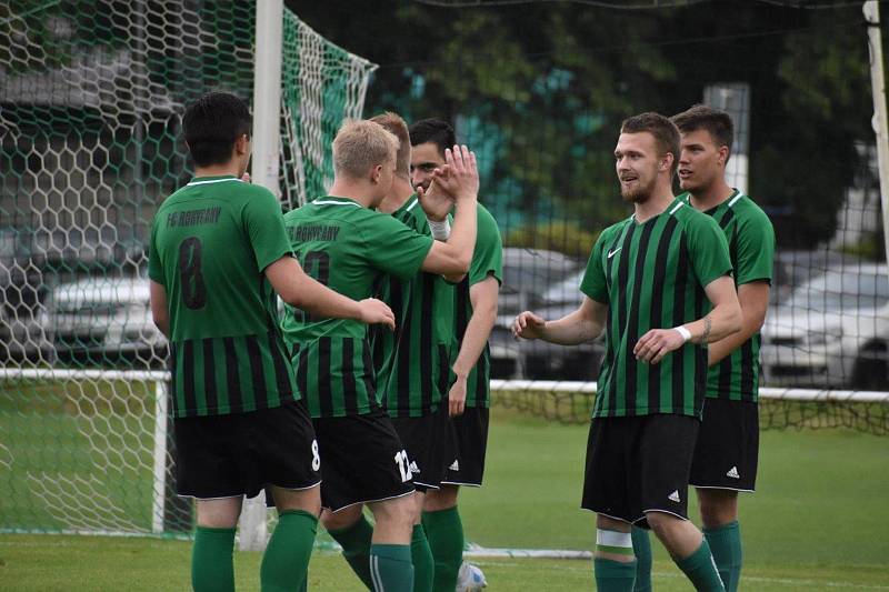 28. kolo I. A třídy: FC Rokycany B (zelení) - Slavoj Mýto B 5:2.