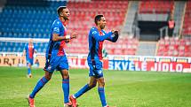 Viktoria Plzeň (červenomodrá) - Bohemians Praha. Jhon Mosquera (vpravo) a Jean-David Beauguel.