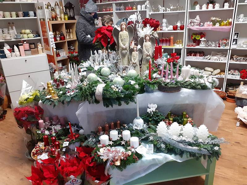 Fišer Květiny na Roudné v Plzni nabízí nepřeberné množství adventních věnců a dekorací.