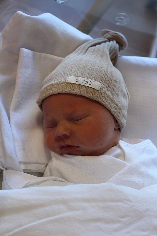 Damian Kopic z Humpolce se narodil 16. října 2021 v 10:47 hodin rodičům Veronice a Janovi. Po příchodu na svět ve Fakultní nemocnici v Plzni vážil bráška tříletého Honzíka 3610 gramů a měřil 49 centimetrů.