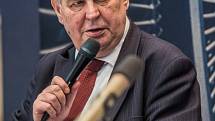 Prezident Miloš Zeman ve výrobní hale Doosan Škoda Power v Plzni