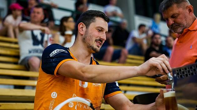 Futsalový zápas mistrů, 2. června 2023: futsalisté SK Interobal Plzeň - házenkáři Talent Týmu Plzeňského kraje 5:5.