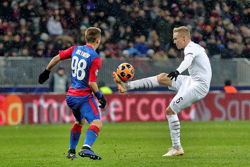 Fotbalisté Viktorie Plzeň zvítězili v pátém duelu skupinové fáze věhlasné a milionářské Ligy mistrů v Lužnikách nad CSKA Moskva 2:1.