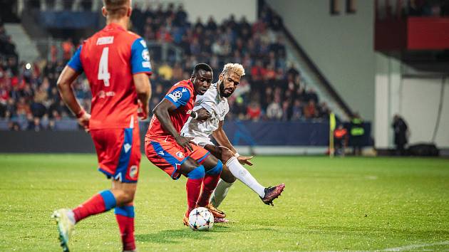 Mohamed Tijani v domácím zápase Ligy mistrů s Bayernem Mnichov bránil Choupo-Motinga. Chystá se jeho návrat?