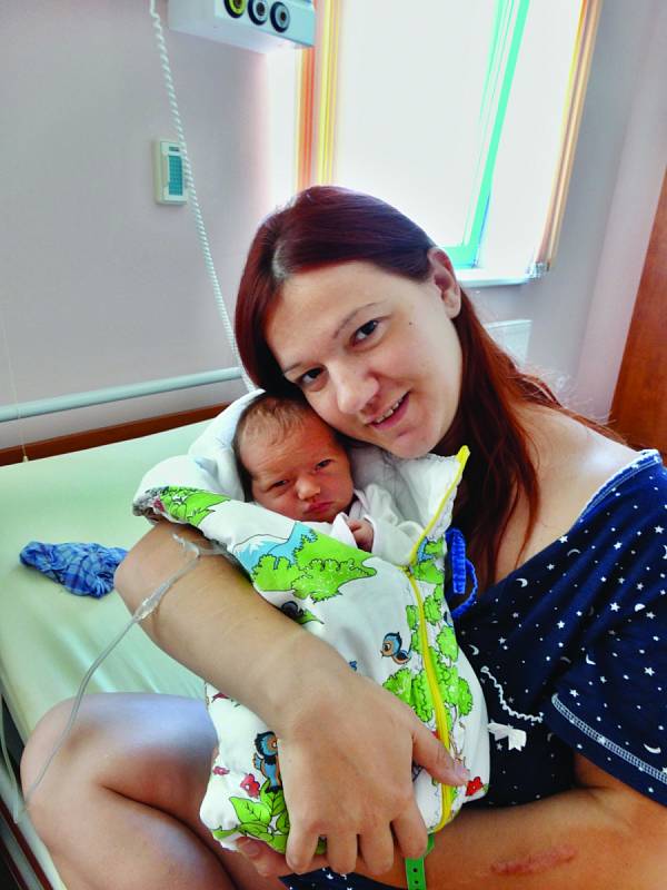 Andrea Janouškovcová se narodila 17. června v 18:27 mamince Andree a tatínkovi Ladislavovi z Plzně. Po příchodu na svět v plzeňské fakultní nemocnici vážila jejich prvorozená dcerka 3178 gramů a měřila 49 centimetrů.