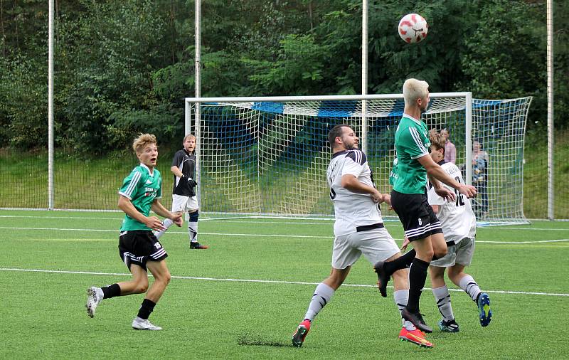 Fotbalisté SK Horní Bříza (zelení), kteří budou hrát od nové sezony FORTUNA divizní skupinu A, nestačili v letní přípravě na Tachov, jemuž na jeho půdě podlehli 0:1.