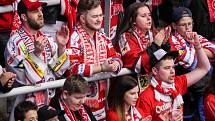 Semifinále play off hokejové extraligy - 5. zápas: HC Oceláři Třinec - HC Škoda Plzeň, 11. dubna 2019 v Třinci. Na snímku fanoušci Třince.