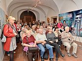 Členové Unie výtvarných umělců Plzeň při slavnostním zahájení výstavy Bilance 2016 v mázhausu Galerie města Plzně
