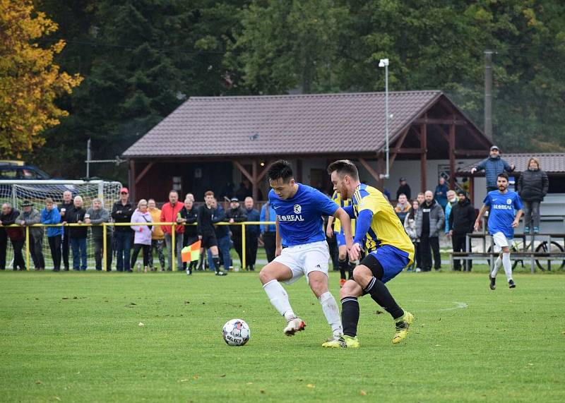 11. kolo krajské I. A třídy: TJ Sokol Kralovice - FK Bohemia Kaznějov (na snímku fotbalisté v modrých dresech) 4:3 (0:2).