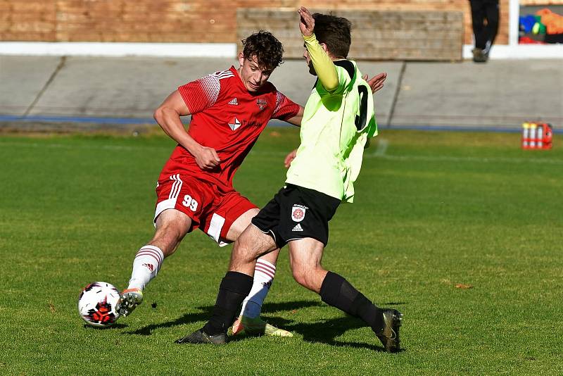 13. kolo FORTUNA divize A: Petřín Plzeň (červení) - Sedlčany 2:2.