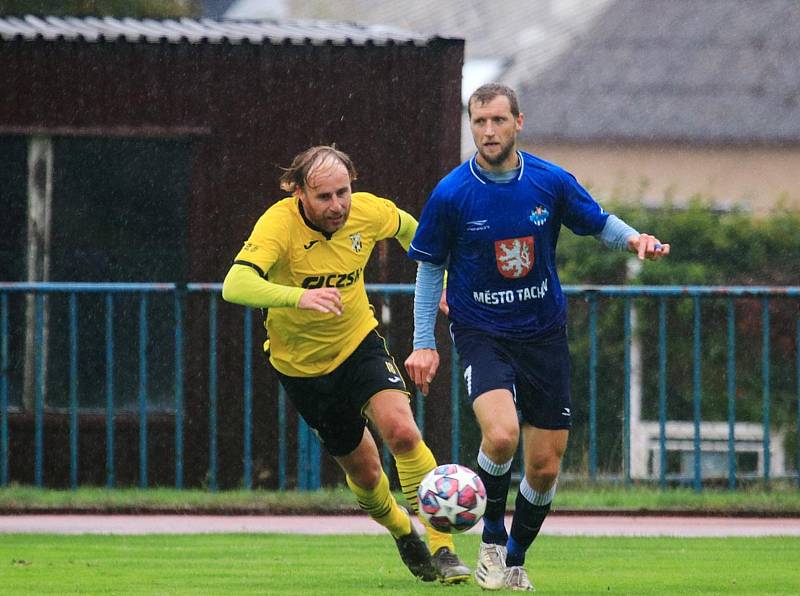 7. kolo krajského přeboru: FK Tachov (na snímku fotbalisté v modrých dresech) - TJ Sokol Lhota 9:0 (4:0).