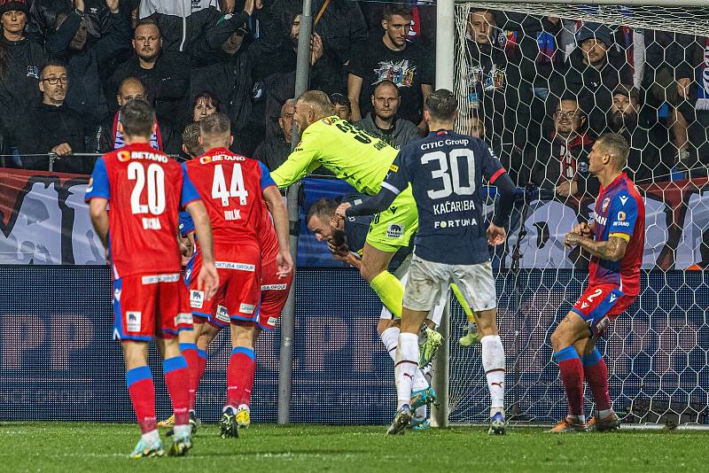 9. kolo FORTUNA:LIGY: FC Viktoria Plzeň - SK Slavia Praha 3:0 (2:0).