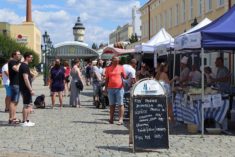 Návštěvníci gastrofestivalu Street Food Plzeň v pivovaru Prazdroj mohli ochutnat ze široké nabídky asijských specialit, čerstvých ryb, šťavnatých burgerů, tradičních pokrmů z dalekých zemí, ale i sladkých dezertů a plzeňského piva.