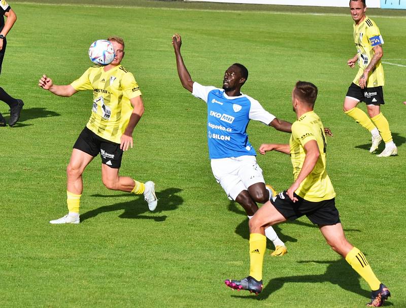 FC SILON Táborsko - FK ROBSTAV Přeštice (žlutí) 2:2.