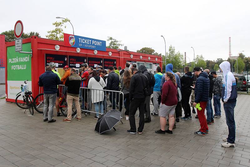 Prodej vstupenek na třetí utkání základní části Viktorie Plzeň proti královskému Realu.