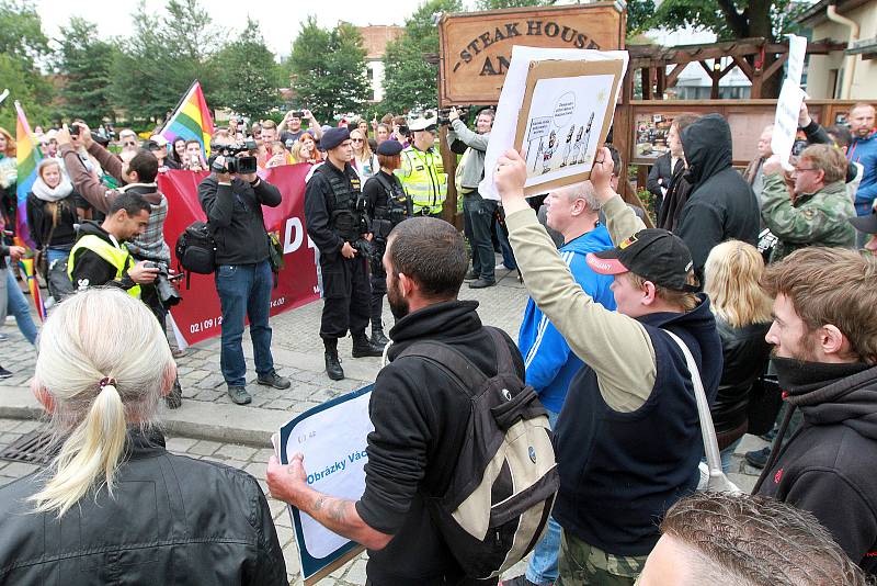 Plzní prošel průvod Pilsen Pride.