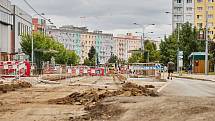 Rekonstrukce tramvajové trati v Koterovské ulici v Plzni na Slovanech. Hotovo by mělo být po polovině září.