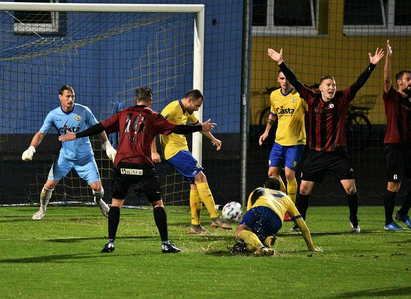 2. kolo ČFL (skupina A): FC Písek vs. Jiskra Domažlice (červení).