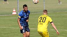 5. kolo FORTUNA ČFL, skupina A: FK ROBSTAV Přeštice (na snímku fotbalisté ve žlutých dresech) - TJ Jiskra Domažlice (modří) 5:1 (2:0).