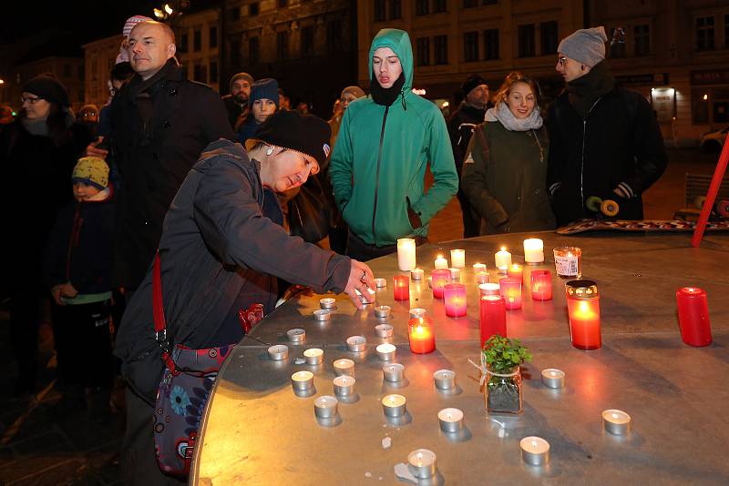 Shromáždění k výročí Sametové revoluce na náměstí Republiky v Plzni.