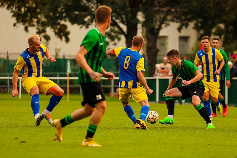 8. kolo FORTUNA divize A: FC Rokycany (na snímku fotbalisté v zelenočerných dresech) - Viktoria Mariánské Lázně 2:0 (1:0).