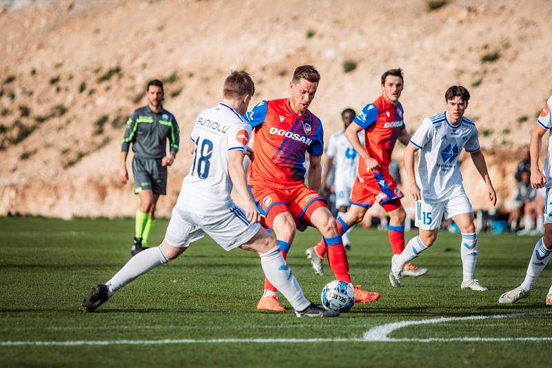 Fotbalisté Viktorie Plzeň porazili v generálce na ligové boje na soustředění ve Španělsku norské Molde FK 2:0.