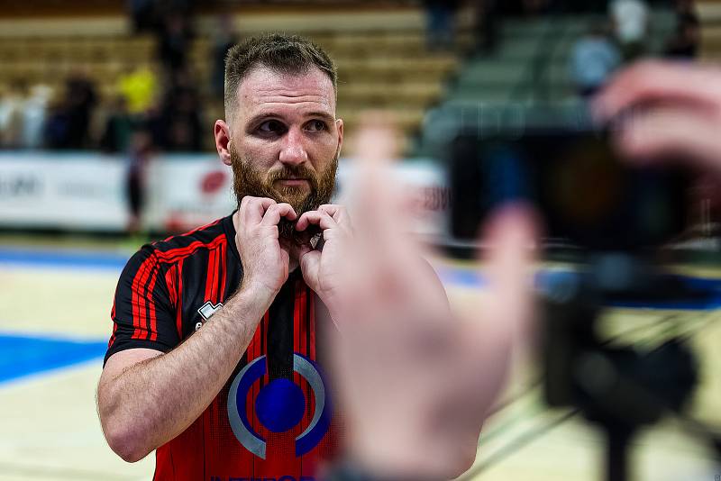 Interobal Plzeň - Chrudim (v modrém), 2. finále play-off 1. Futsal ligy, 6. května 2022.