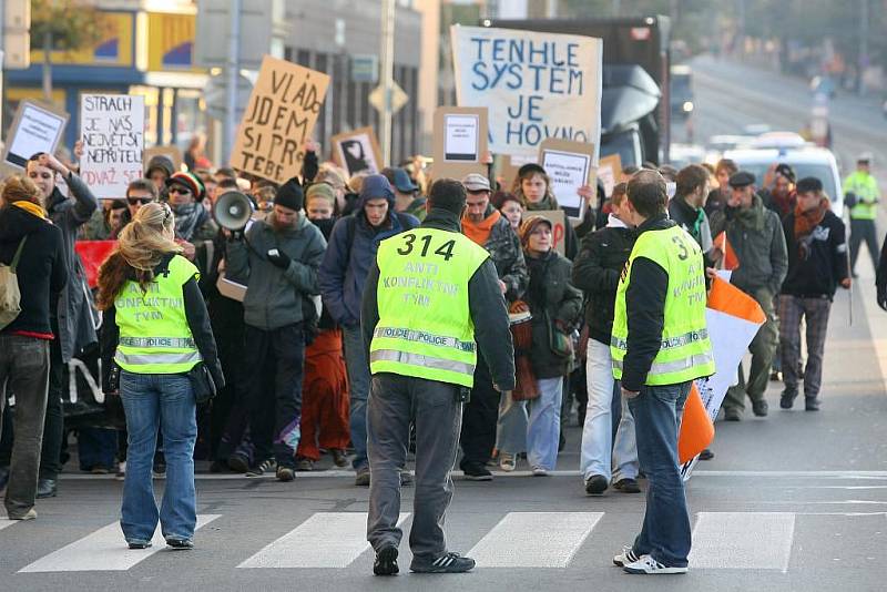 Pochod nespokojenosti organizovaný anarchisty