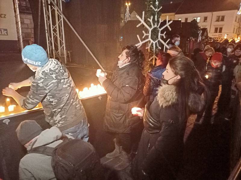 Poslední minuty vánočních trhů v Plzni.
