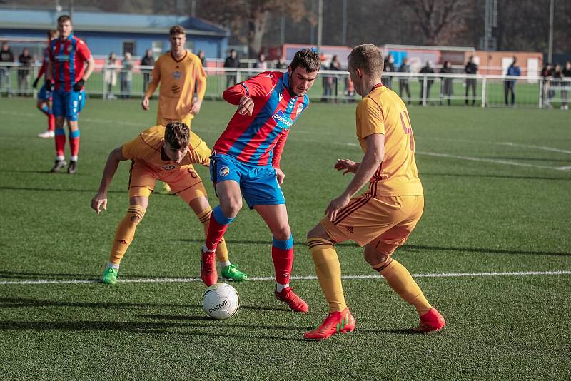 14. kolo FORTUNA ČFL, skupina A: Viktoria Plzeň B (na snímku fotbalisté v červenomodrých dresech) 3:1.